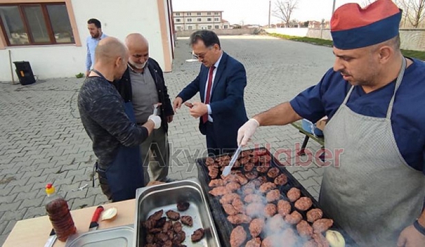 Gazi Süleyman Paşa Kur'an Kursu'nda öğrenciler fidan dikti