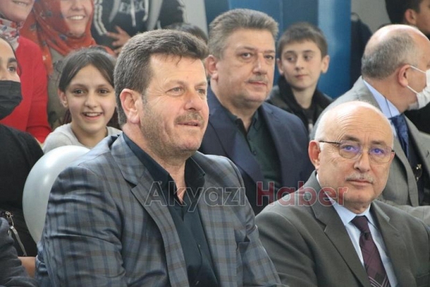 Şampiyon öğrenciler kupalarını Başkan Soykan’dan aldı