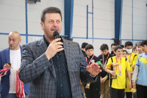 Şampiyon öğrenciler kupalarını Başkan Soykan’dan aldı