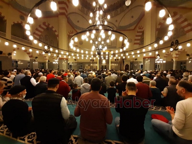 İlk teravih namazında camiler doldu