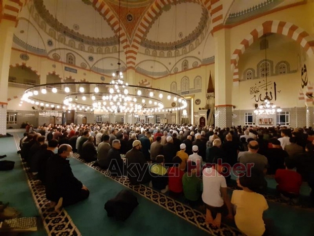 İlk teravih namazında camiler doldu
