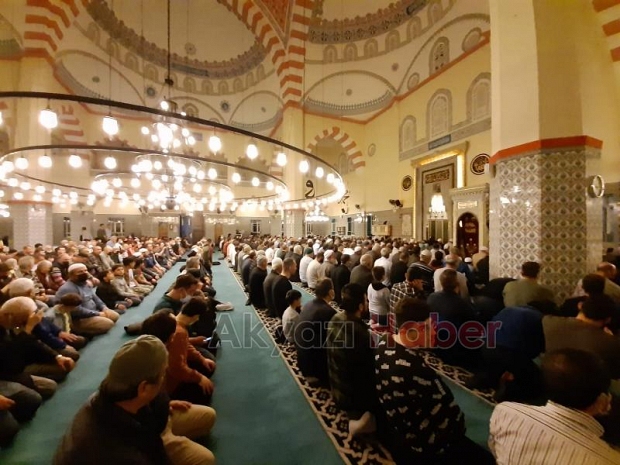 İlk teravih namazında camiler doldu