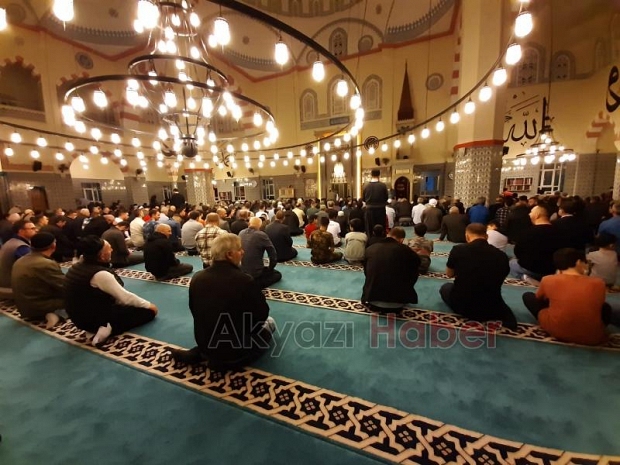 İlk teravih namazında camiler doldu