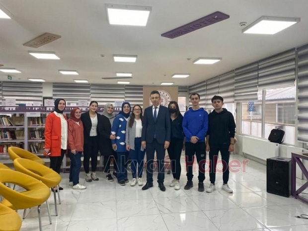 Akyazı'da en çok kitap okuyan öğrencilere ödül