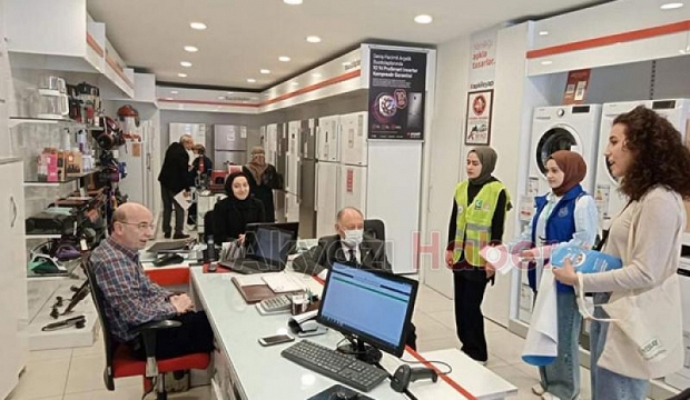 Yeşilay Elçileri Projesine Esnaf ve Müşterilerden Tam Destek 