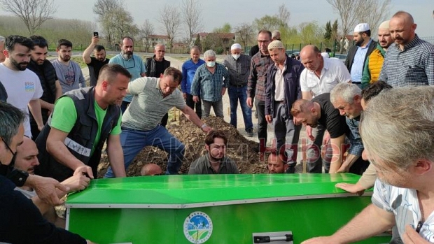 Üzerine duvar devrilen gurbetçi Sertaç toprağa verildi
