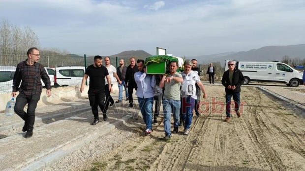 Üzerine duvar devrilen gurbetçi Sertaç toprağa verildi
