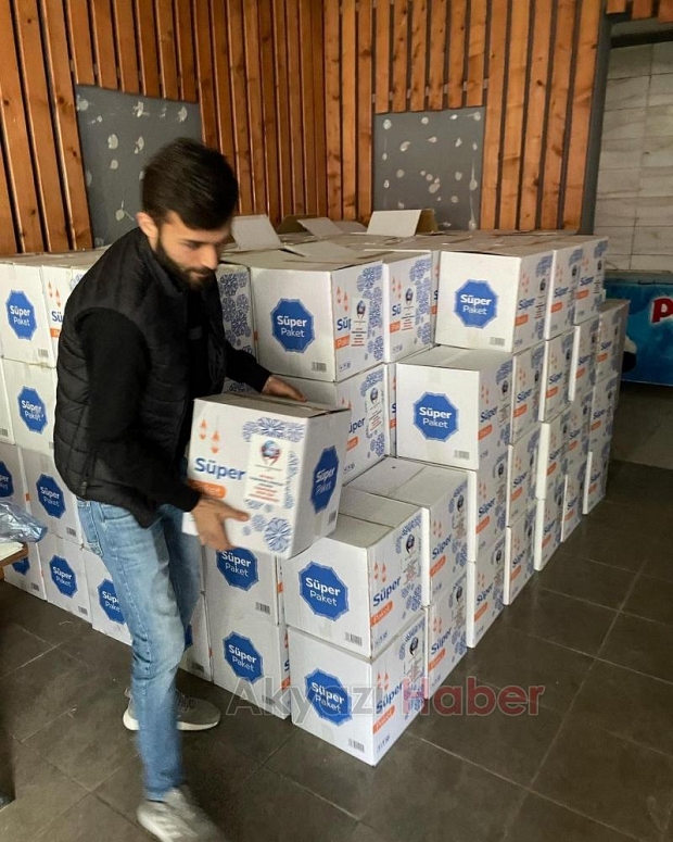 Taşburun Gençlik Kulübü Ramazan Kolisi dağıttı