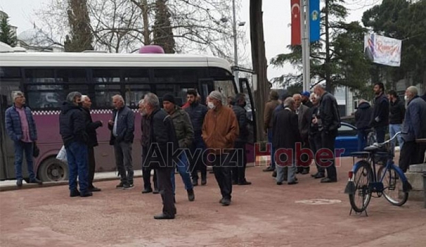 Yol vermeyen sürücüyü bastonla yaraladı