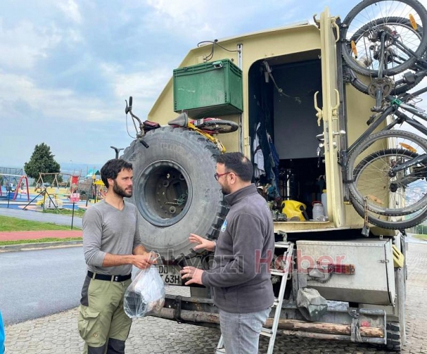 Dünya Turuna çıkan Alman aileye Büyükşehirden destek