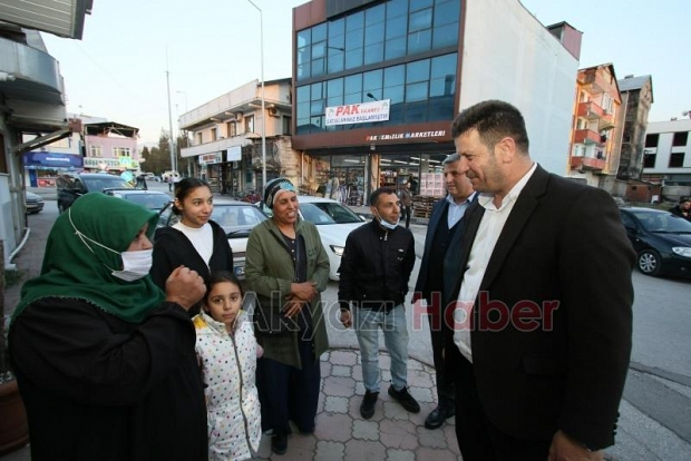 Akyazıda Romanlar'a iftar yemeği