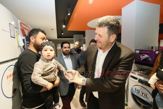 Akyazı'da esnaf ve vatandaşları ziyaret ettiler