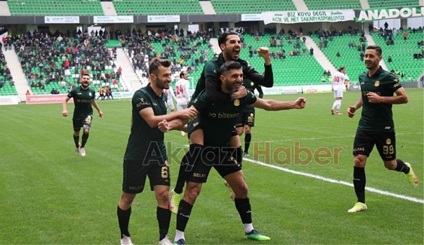 Sakaryaspor’un şampiyonluk hedefi için son 4 maç