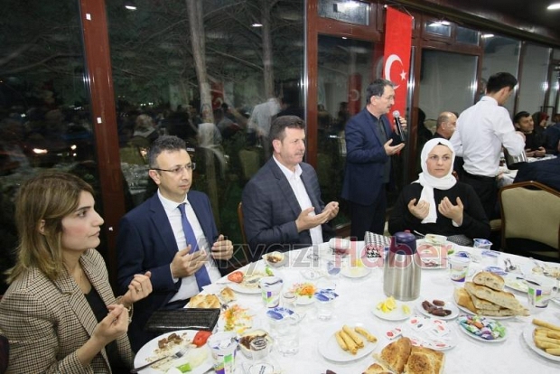 Şehit aileleri ve gaziler iftarda buluştu