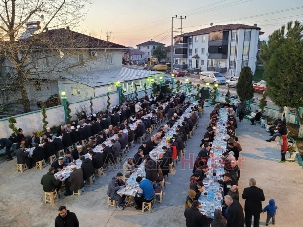 Akyazı'da geleneksel iftar sürüyor