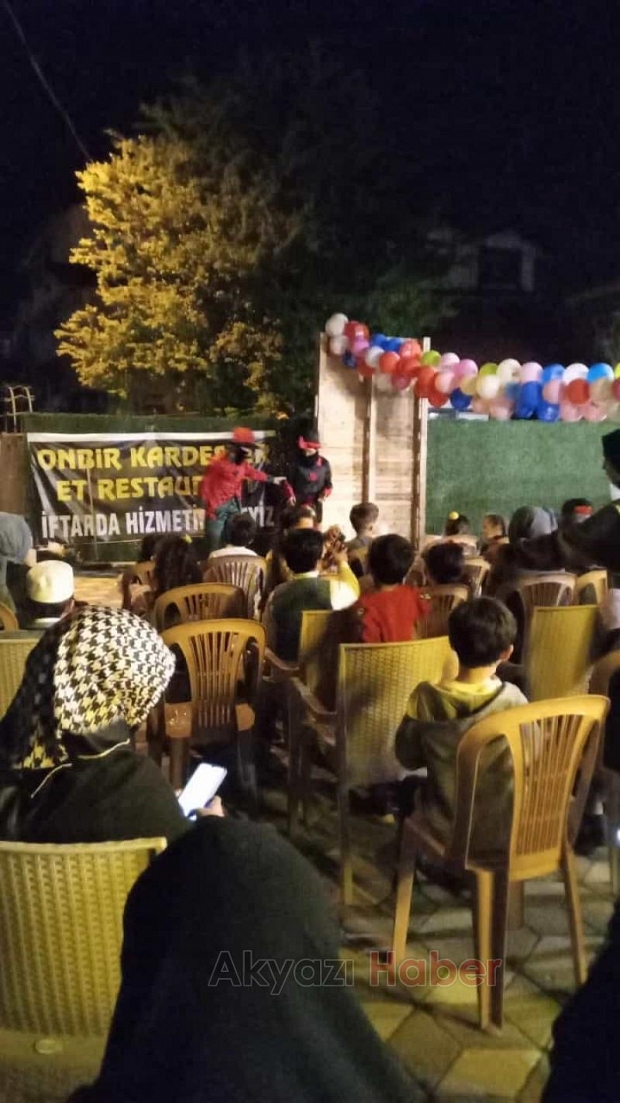 Akyazı'da yetim çocuklara iftar verildi