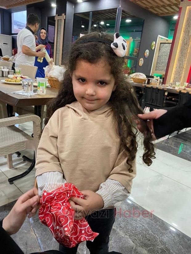Akyazı'da yetim çocuklara iftar verildi