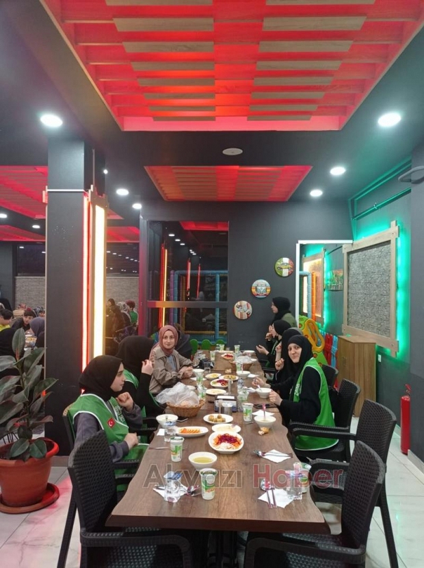 Akyazı'da yetim çocuklara iftar verildi