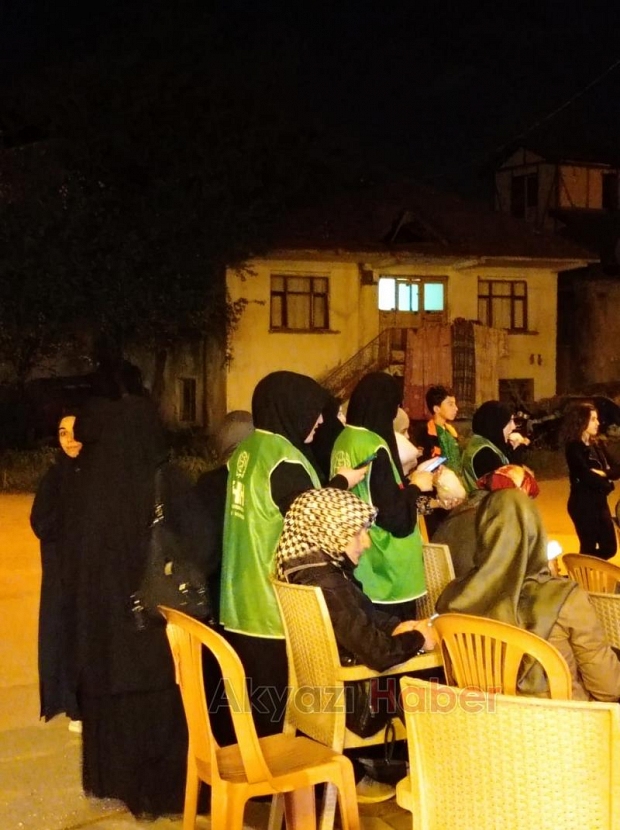 Akyazı'da yetim çocuklara iftar verildi