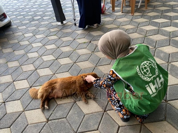 Akyazı'da yetim çocuklara iftar verildi
