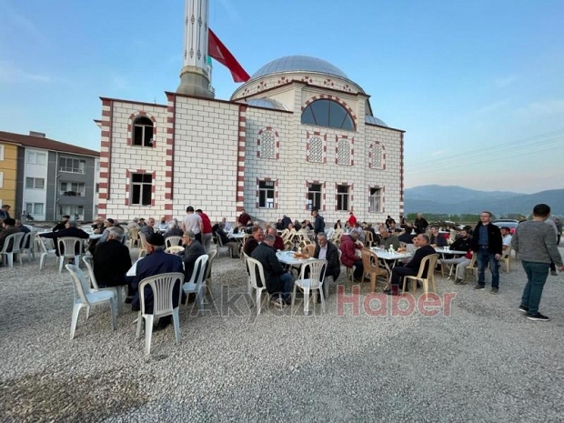 Yunus Emre Mahallesi Güneş Camii'nden iftar