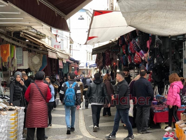 Akyazı'da bayram alışverişi yoğunluğu