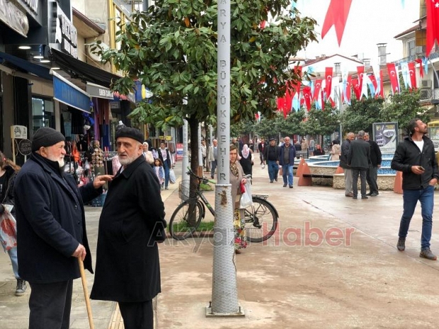 Akyazı'da bayram alışverişi yoğunluğu