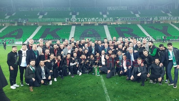 Sakaryaspor kupasına kavuştu