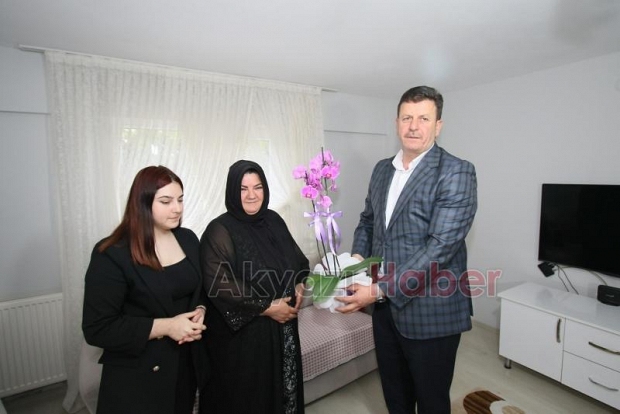 Akyazılı anne kızı için hem annelik hem babalık yapıyor