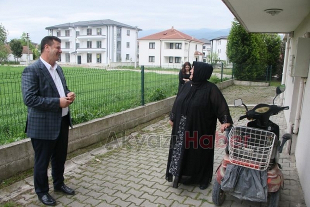 Akyazılı anne kızı için hem annelik hem babalık yapıyor