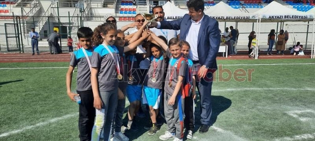 Akyazı'da Geleneksel Çocuk Oyunları Şenliği