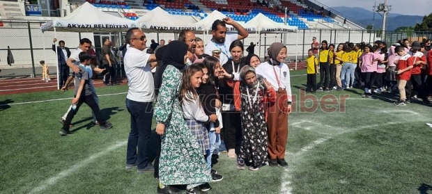 Akyazı'da Geleneksel Çocuk Oyunları Şenliği