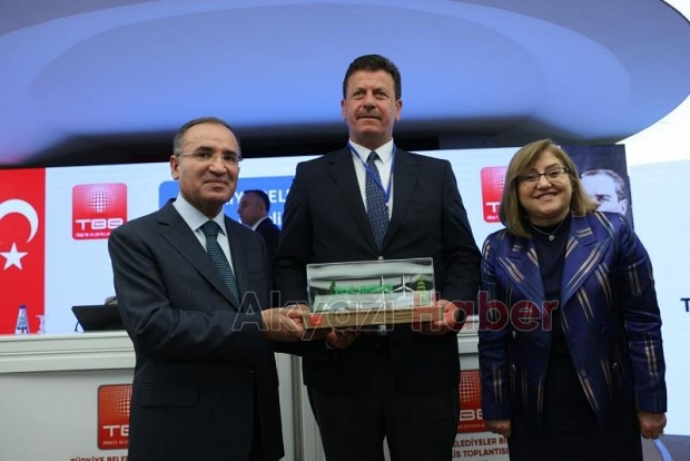 Akyazı Belediyesi Yeşil Şehir ödülü aldı