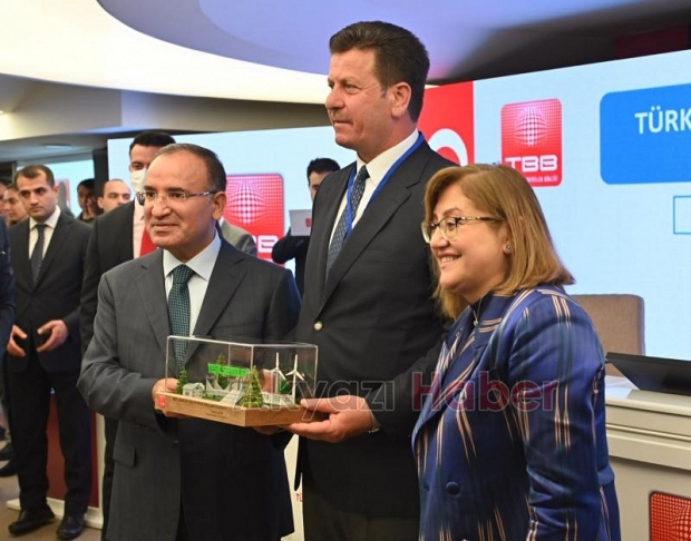 Akyazı Belediyesi Yeşil Şehir ödülü aldı