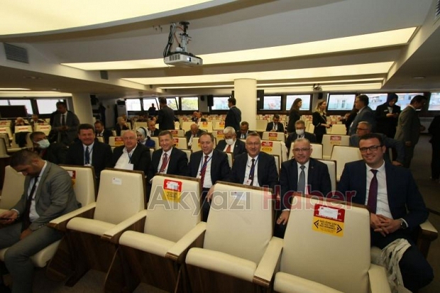 Akyazı Belediyesi Yeşil Şehir ödülü aldı