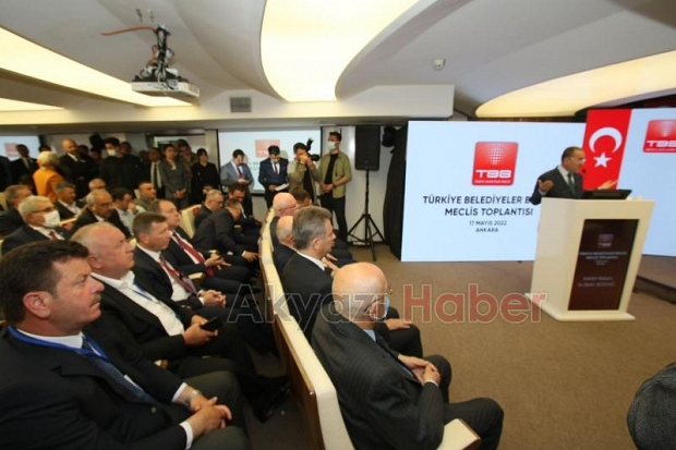 Akyazı Belediyesi Yeşil Şehir ödülü aldı
