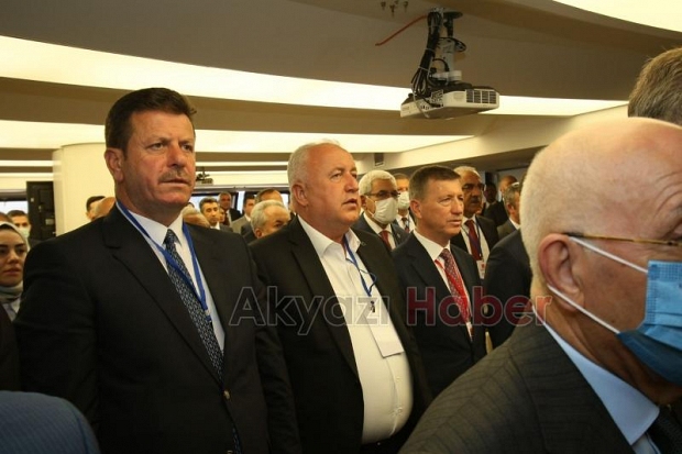 Akyazı Belediyesi Yeşil Şehir ödülü aldı