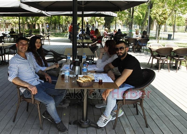 Uçak ve Millet Kıraathanesi ilgi odağı oldu