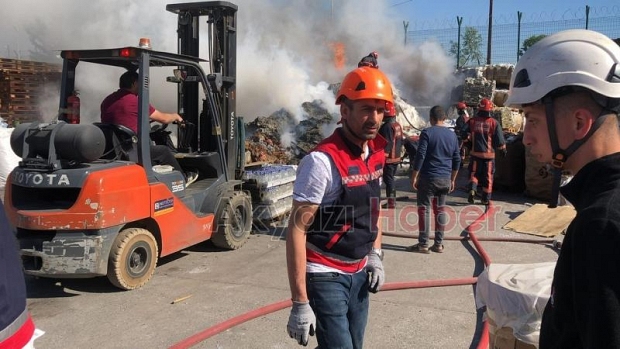 Akyazı'da fabrikada yangın