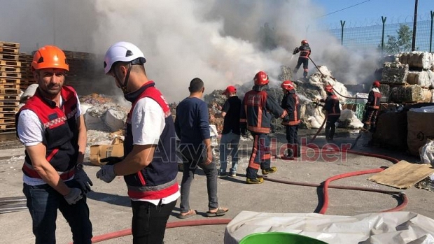 Akyazı'da fabrikada yangın