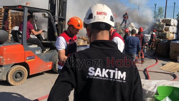 Akyazı'da fabrikada yangın