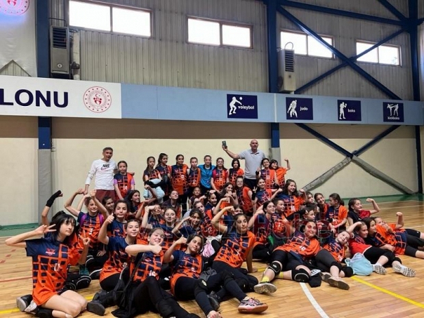 Boybeyispor Voleybol Takımı şampiyonlukları aldı
