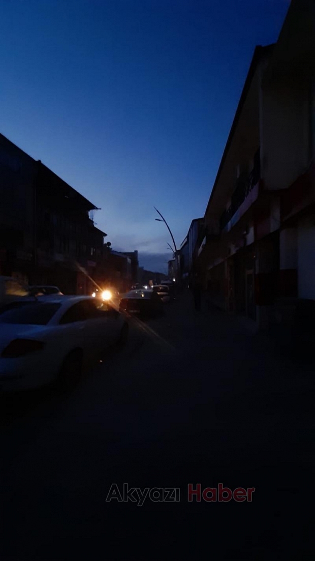 Akyazı karanlığa gömüldü