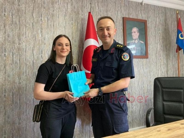 Şampiyon Kickboksçulardan İlçe Jandarma Komutanına ziyaret