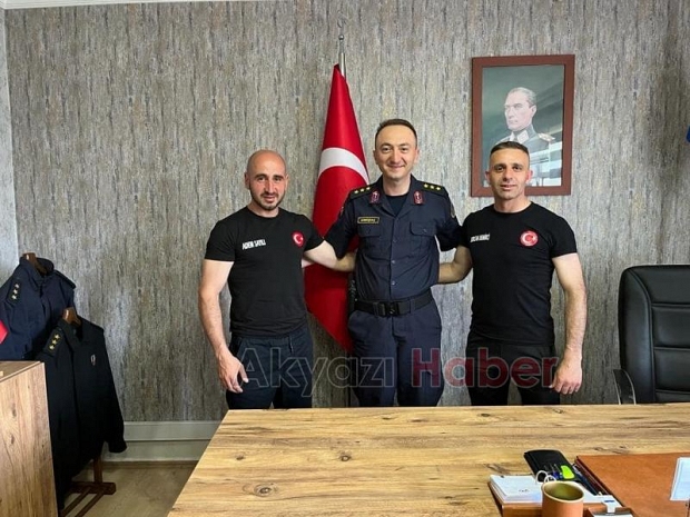 Şampiyon Kickboksçulardan İlçe Jandarma Komutanına ziyaret