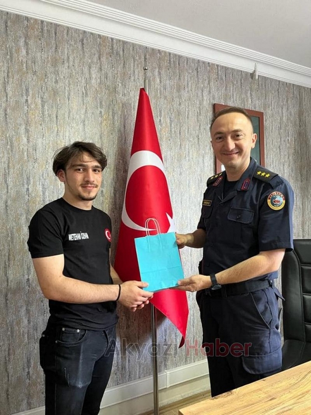 Şampiyon Kickboksçulardan İlçe Jandarma Komutanına ziyaret