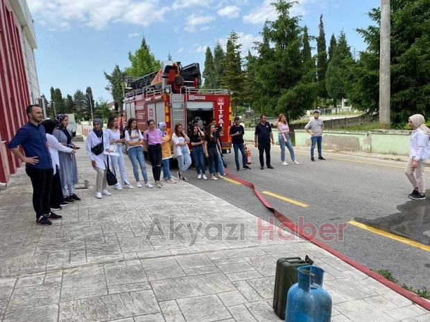 Öğrenciler Alevlerle Mücadele Etti