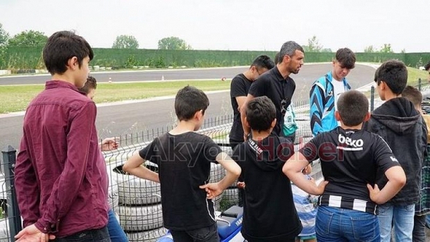 Akyazı'da çocuklarla birlikte bisiklet sürdüler