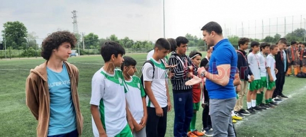 Futbol turnuvasında birinci Paris Ortaokulu