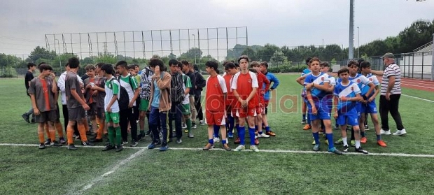 Futbol turnuvasında birinci Paris Ortaokulu